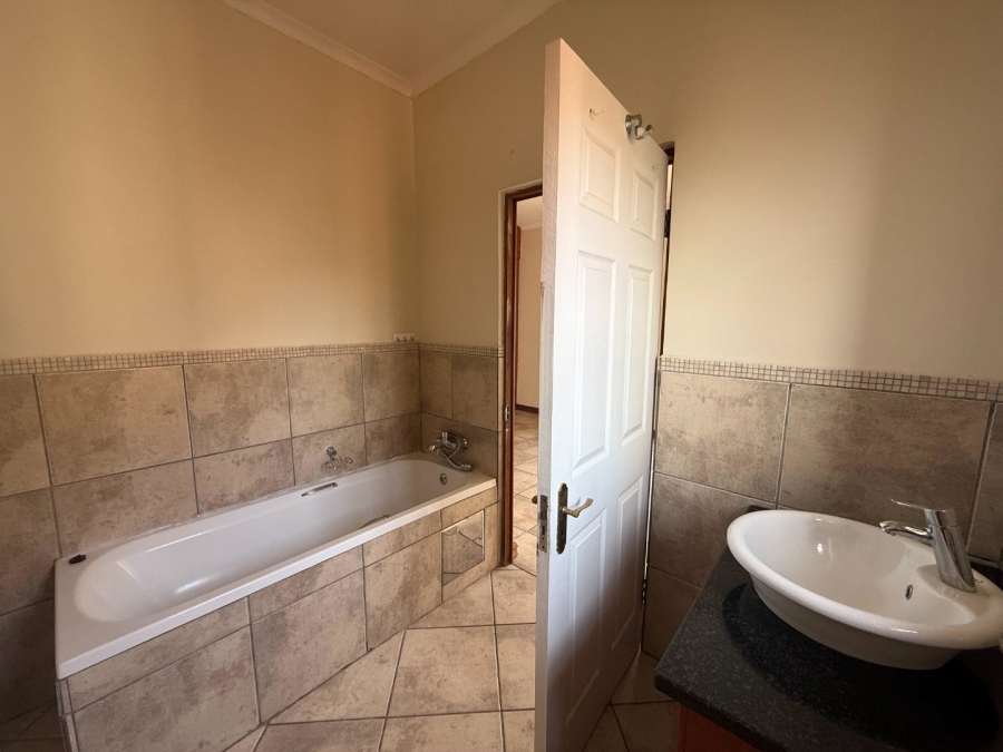 To Let 3 Bedroom Property for Rent in Landsmeer Residential Estate North West